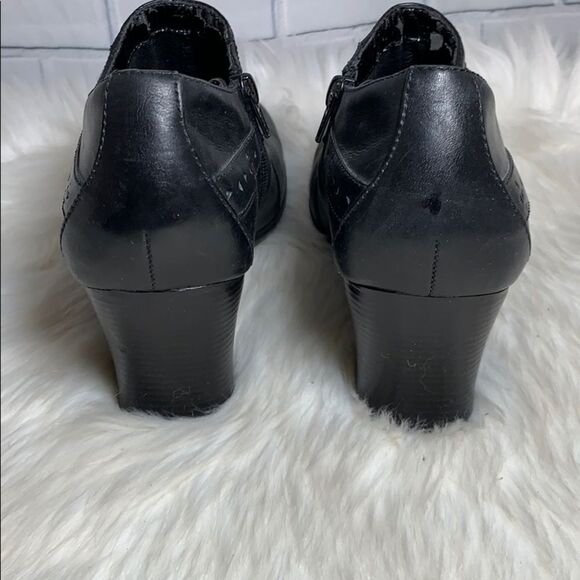 Clarks Tempe Black Leather Side Zip Booties Size 9 - Picture 3 of 8